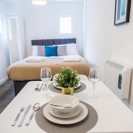 West Street Studio Apartments In Southend Екстериор снимка
