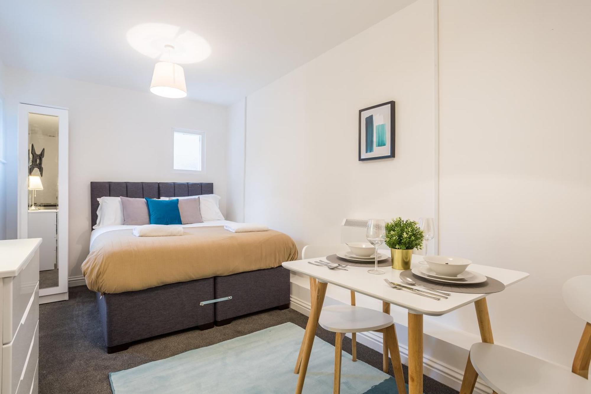 West Street Studio Apartments In Southend Екстериор снимка