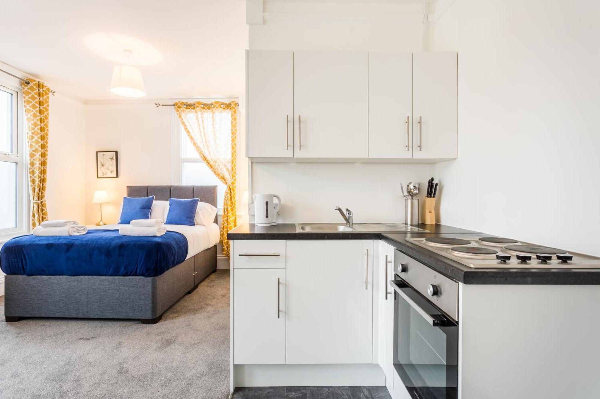 West Street Studio Apartments In Southend Екстериор снимка