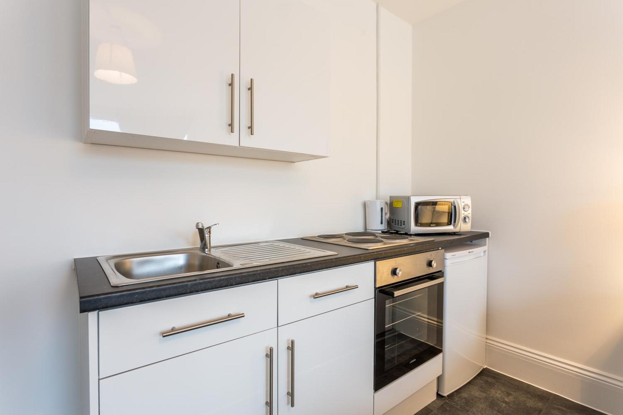West Street Studio Apartments In Southend Екстериор снимка