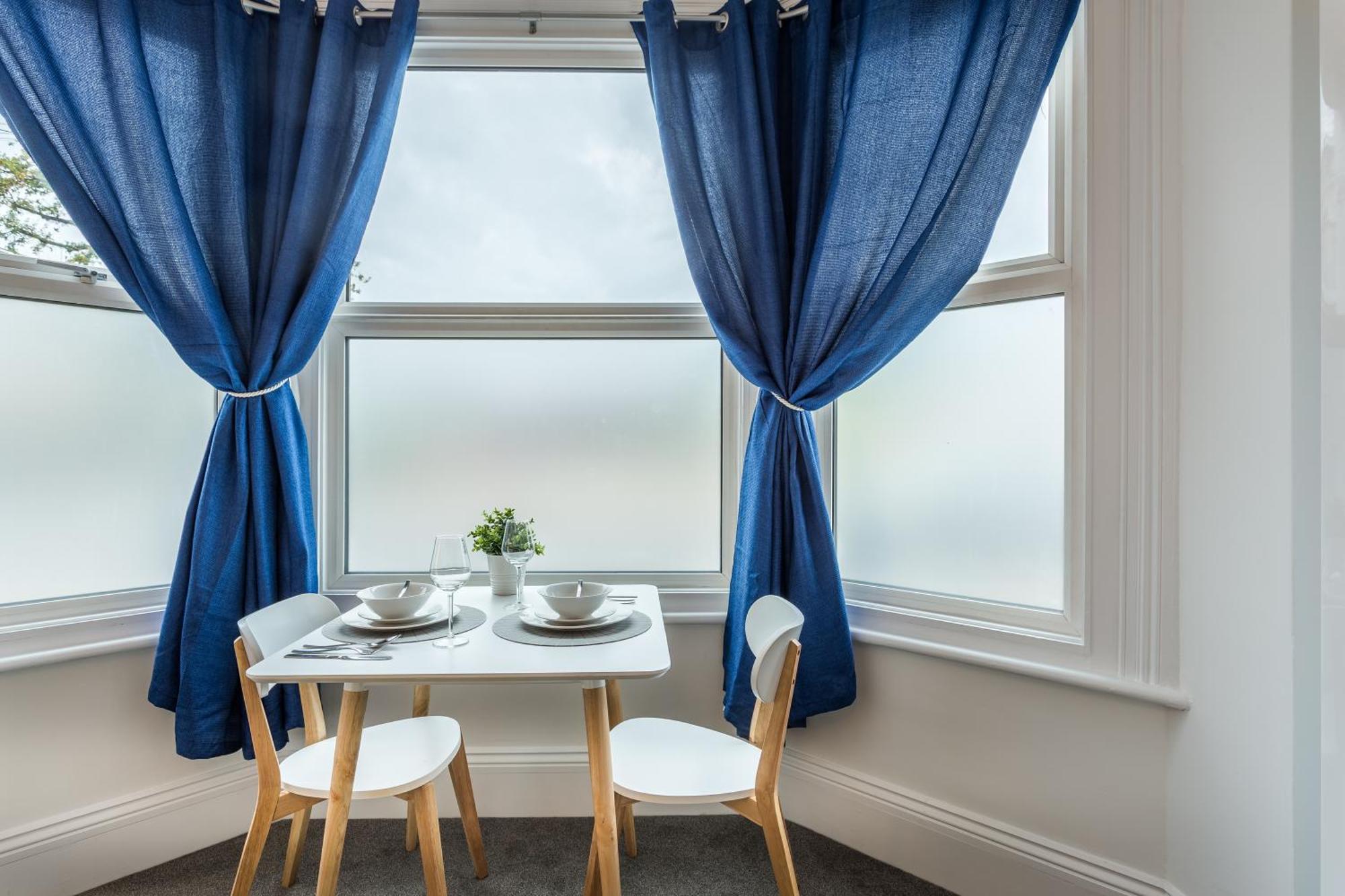 West Street Studio Apartments In Southend Екстериор снимка