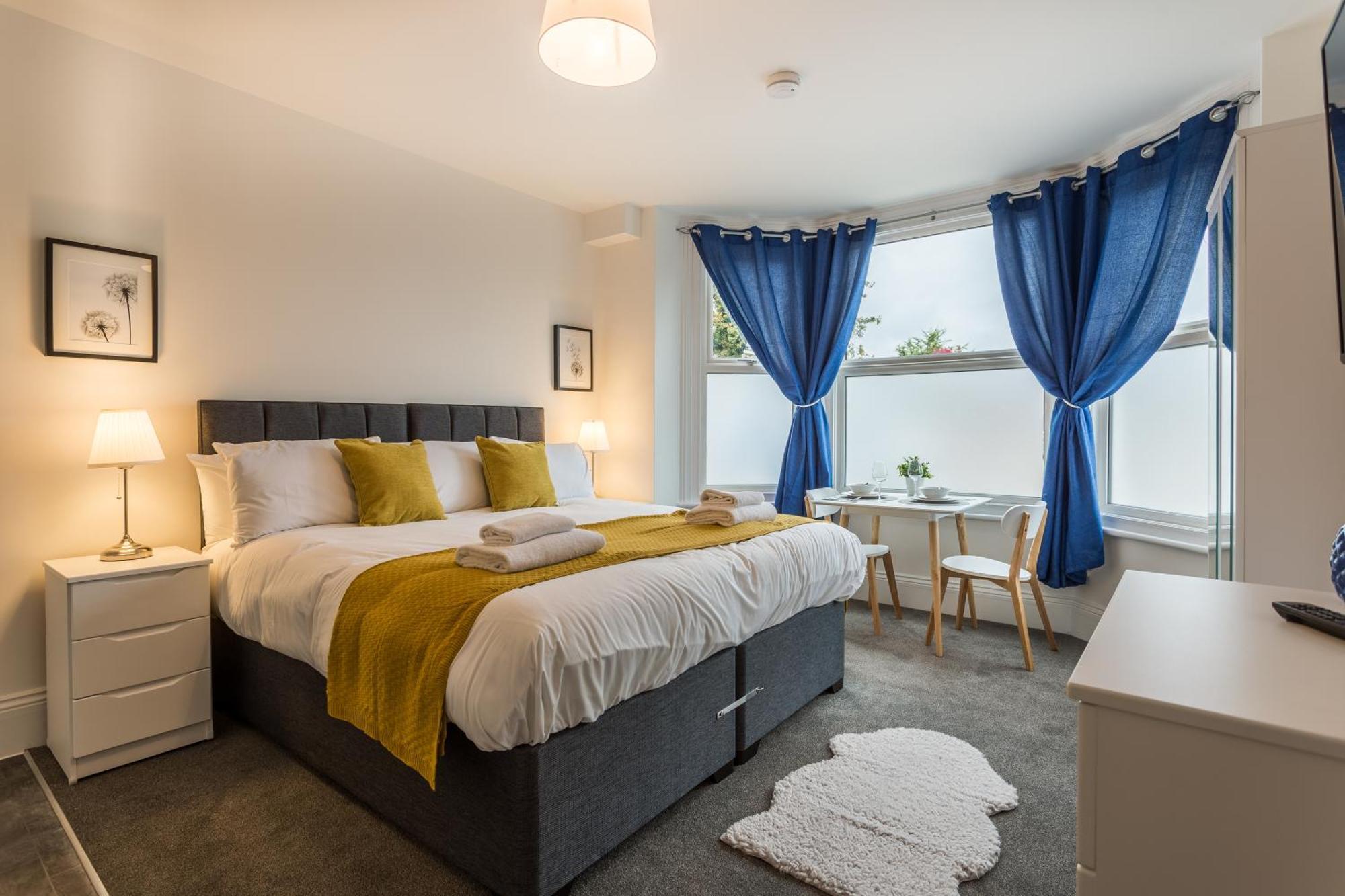West Street Studio Apartments In Southend Екстериор снимка