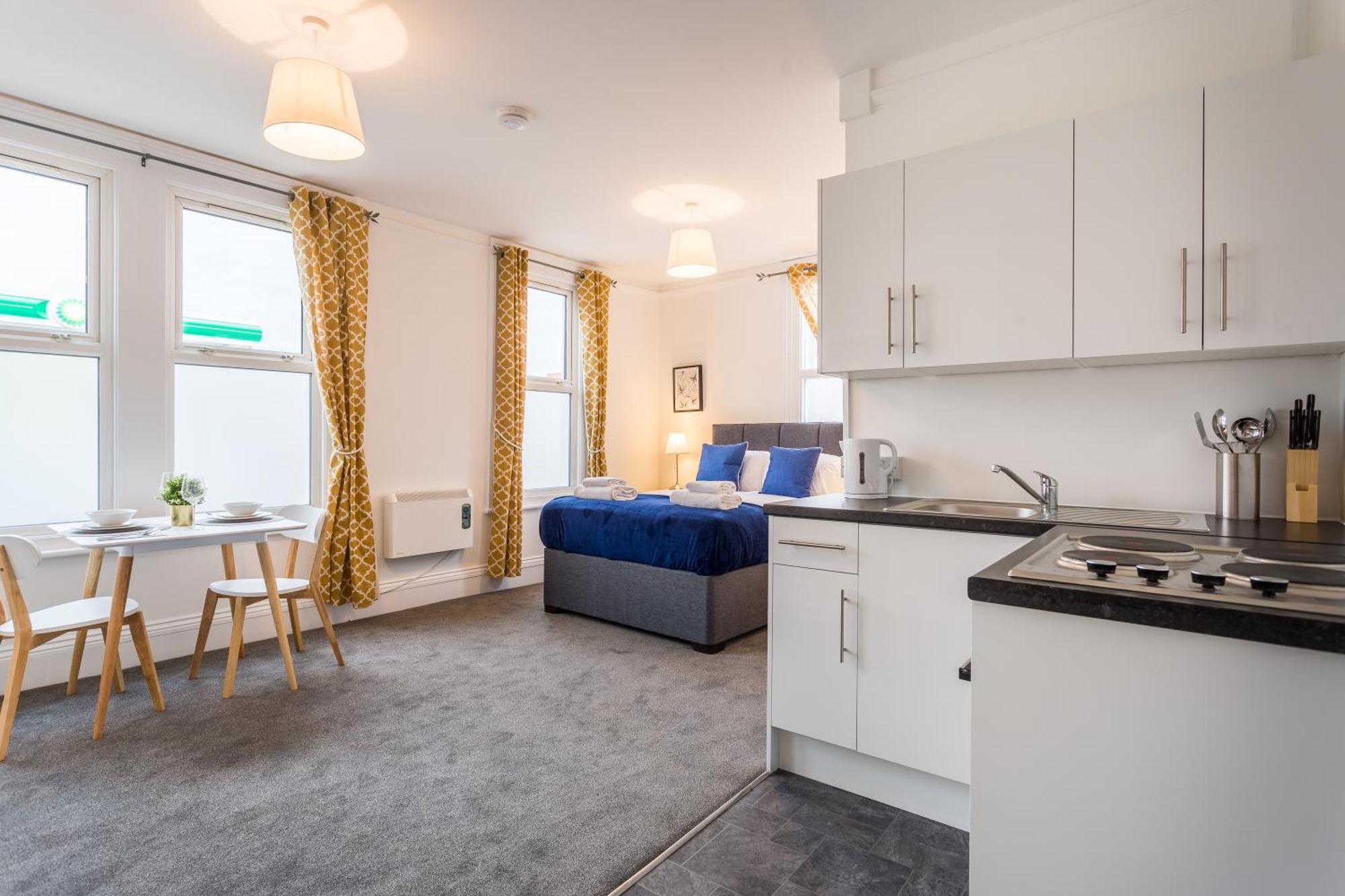 West Street Studio Apartments In Southend Екстериор снимка
