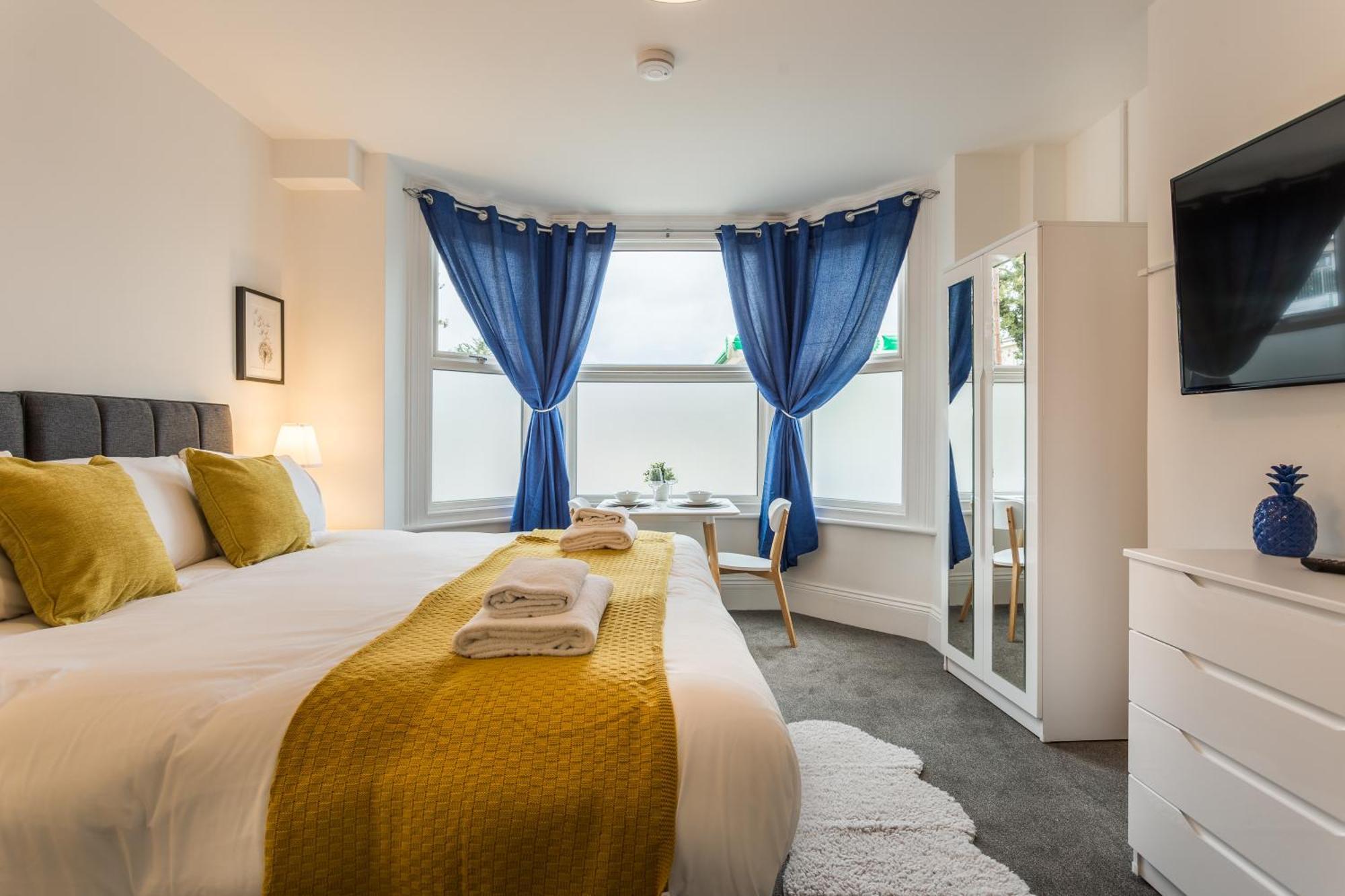 West Street Studio Apartments In Southend Екстериор снимка