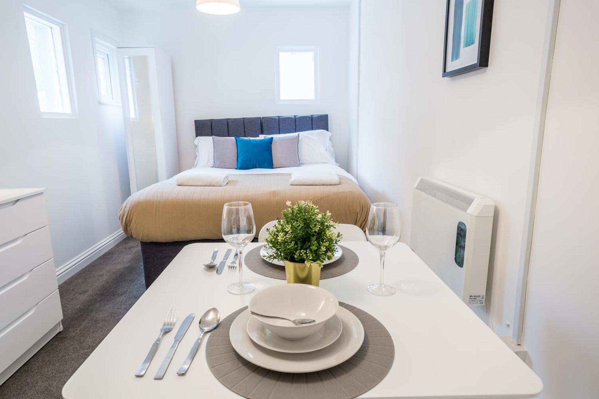 West Street Studio Apartments In Southend Екстериор снимка
