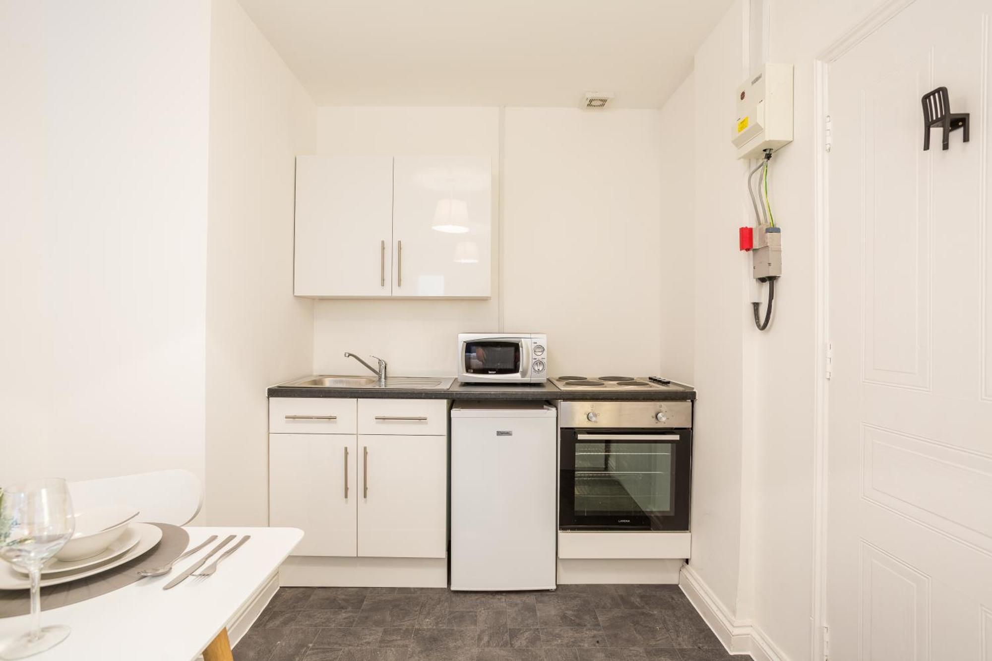 West Street Studio Apartments In Southend Екстериор снимка
