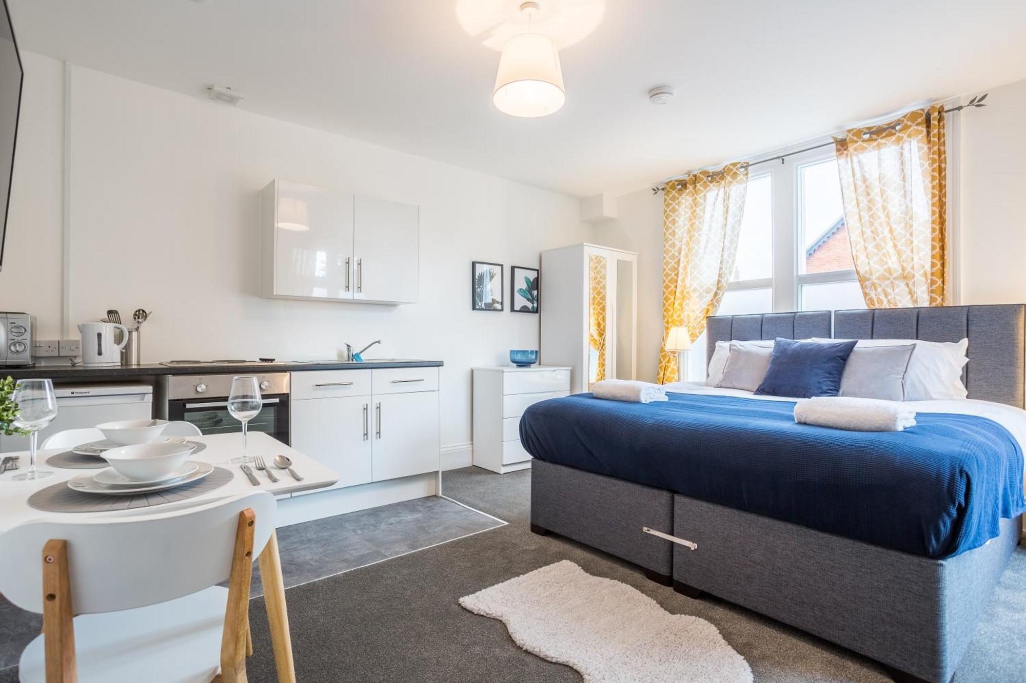 West Street Studio Apartments In Southend Екстериор снимка