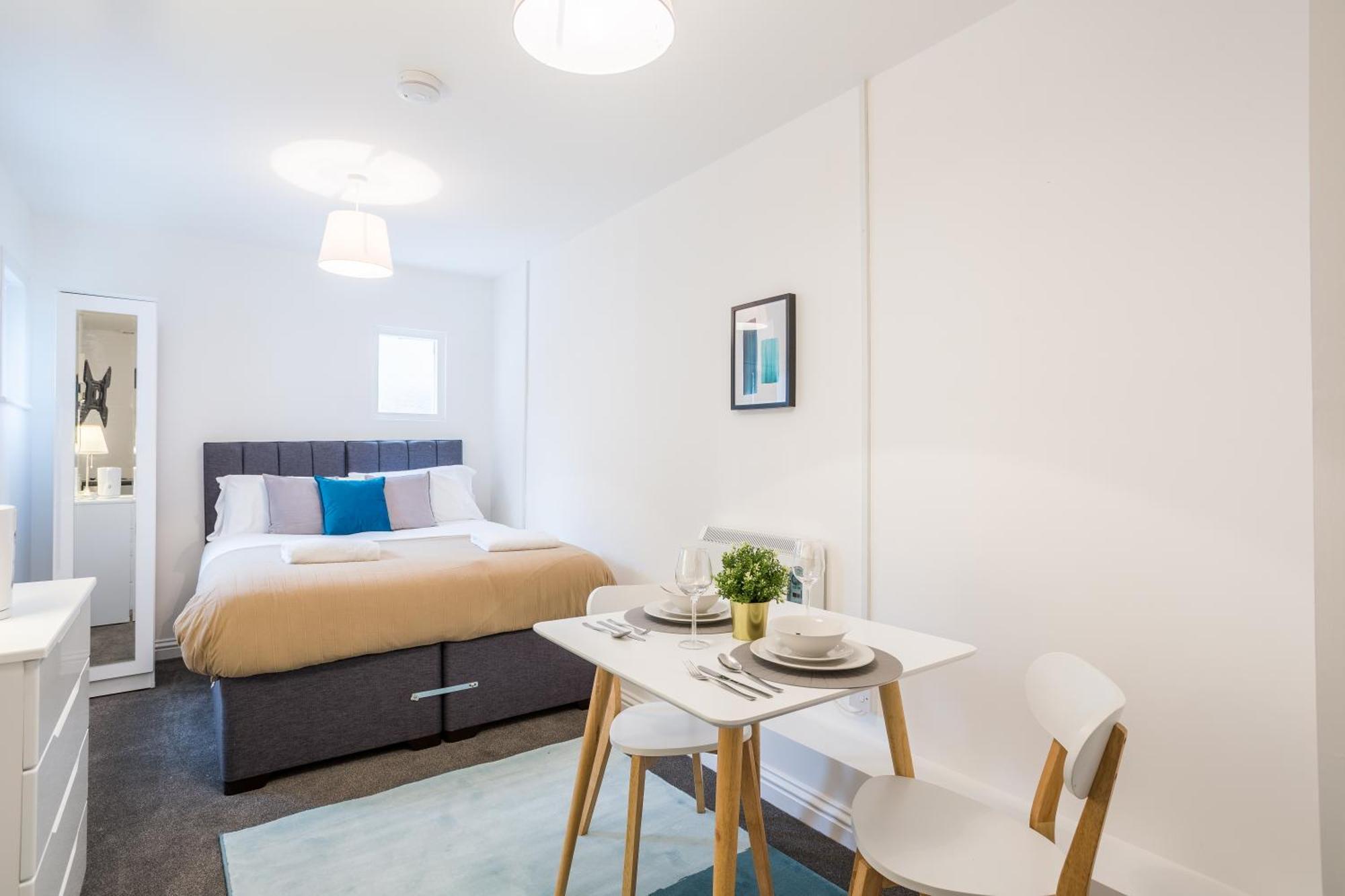 West Street Studio Apartments In Southend Екстериор снимка